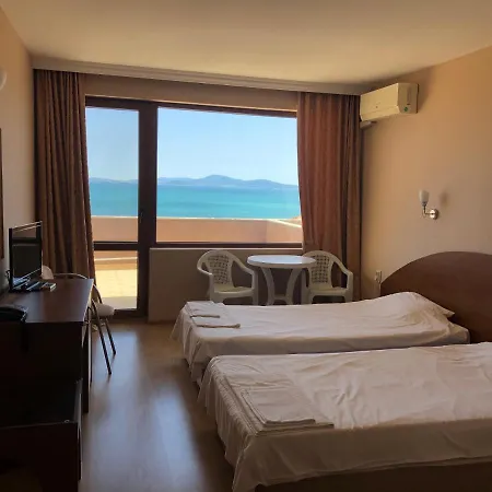 Relax بيت شباب بورغاس