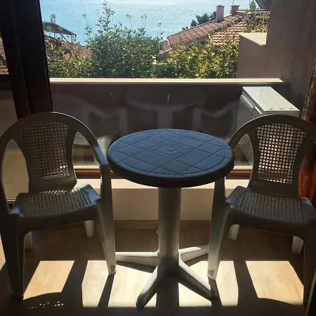 Relax بيت شباب بورغاس